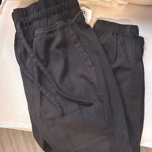 Size small joggers, can be worn as causal or in the office as business casual!